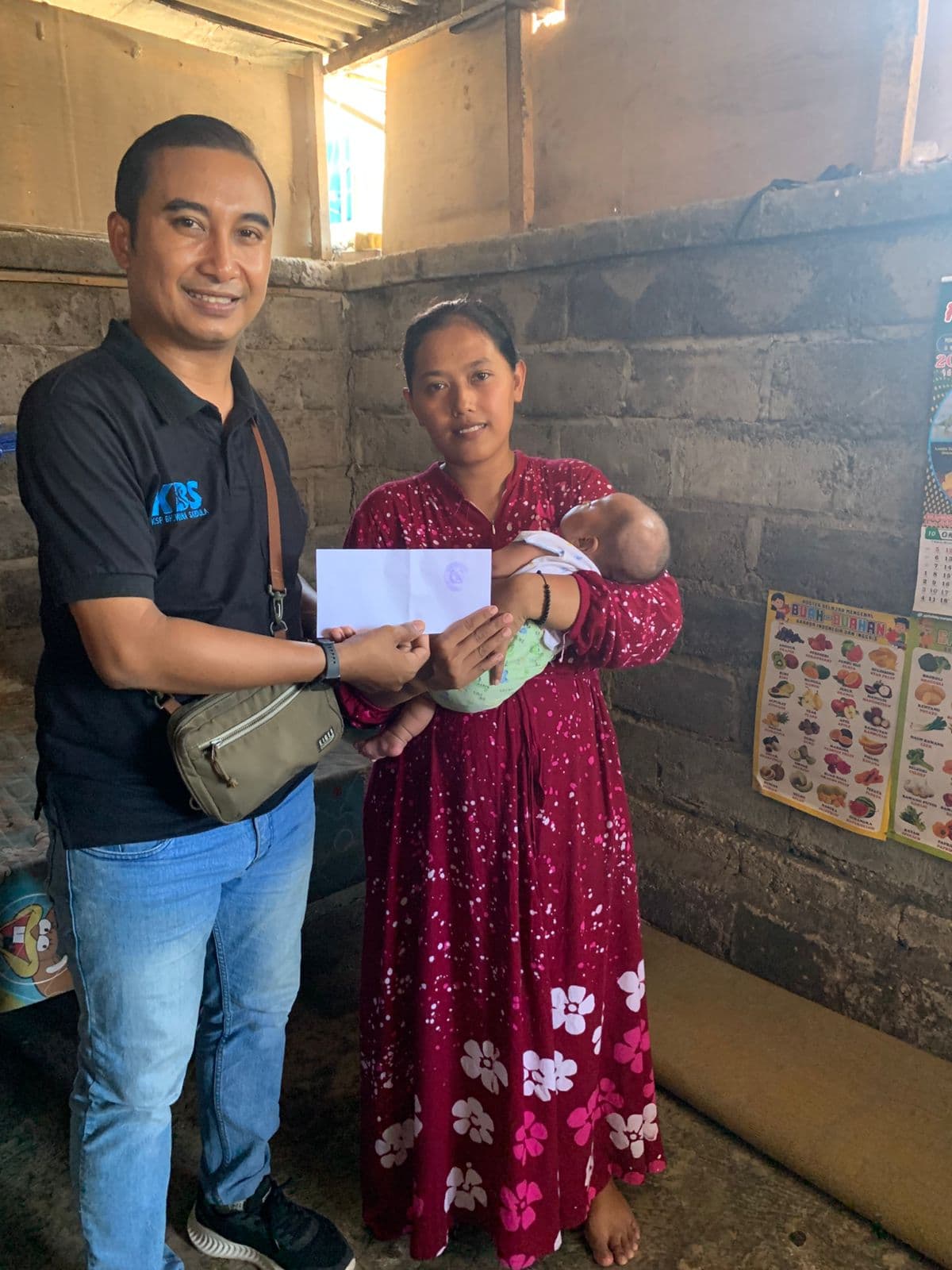 Menjenguk anggota melahirkan